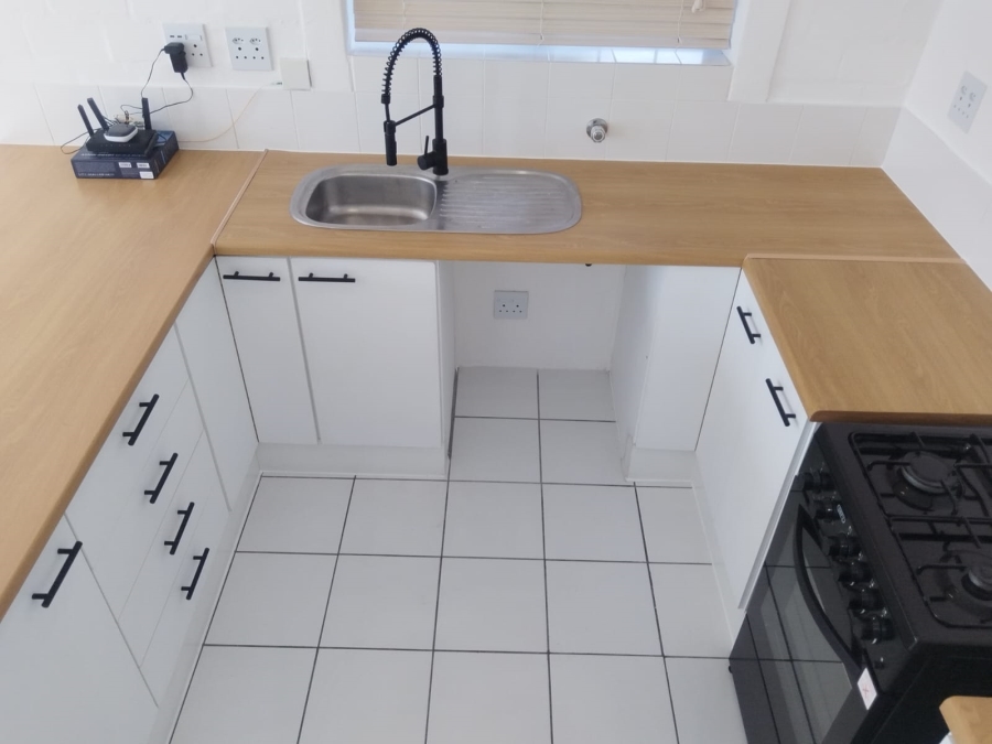 To Let 1 Bedroom Property for Rent in Bay View Village Western Cape